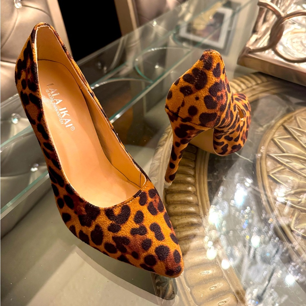 Brand new leopard pump shoes, size 38 never worn them